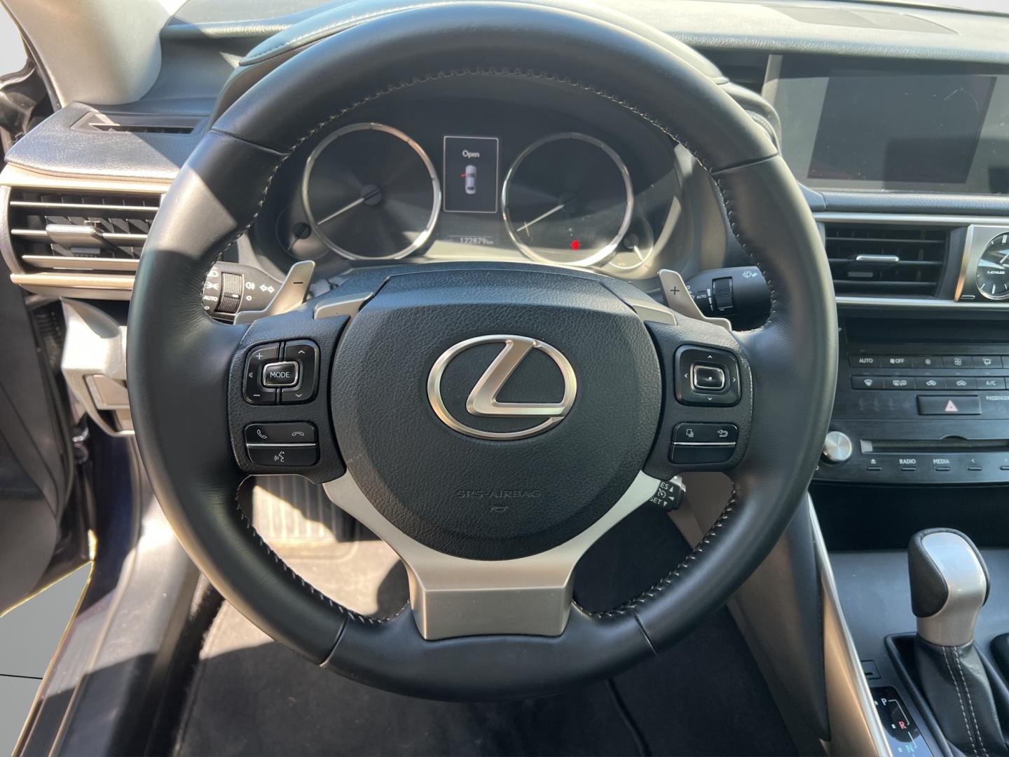 Lexus IS