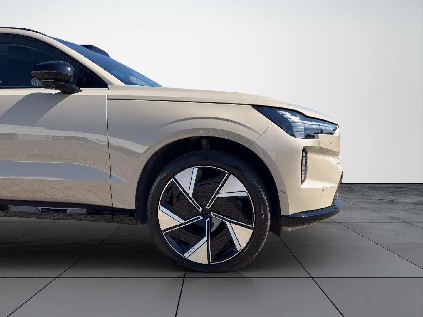 Volvo EX90
