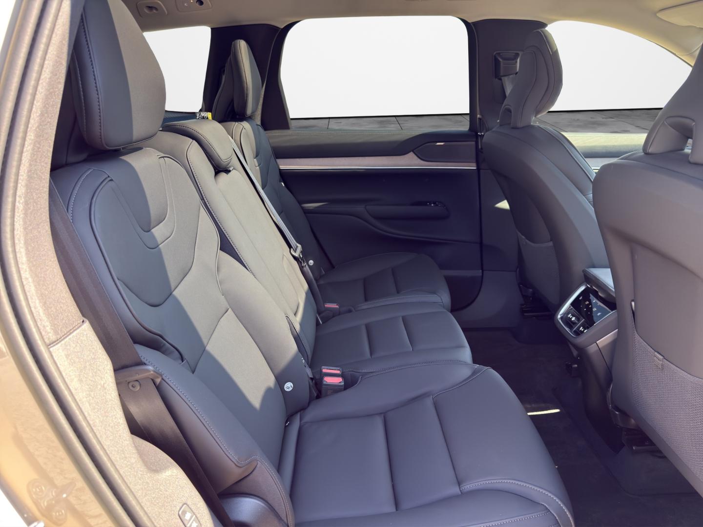 Volvo EX90